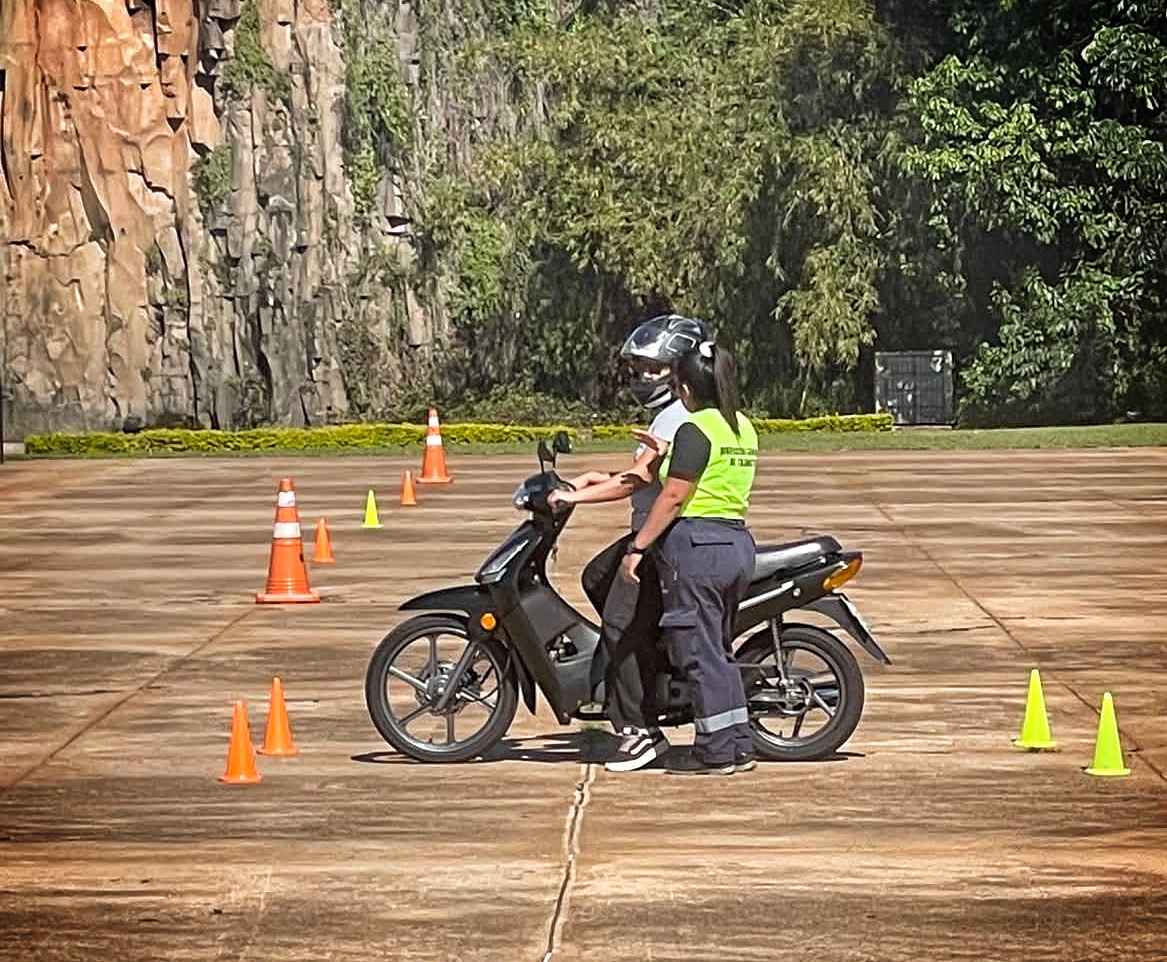 <p>Posadas capacitó a motociclistas principiantes en el Parque de la Cantera </p>